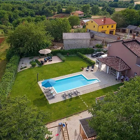 Perhat Vikendica Porec